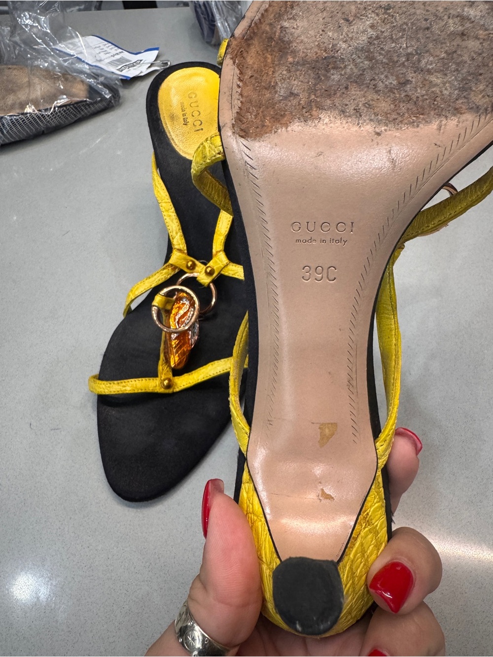 Gucci Yellow and Black Leather Ring-Detail Heeled Sandals